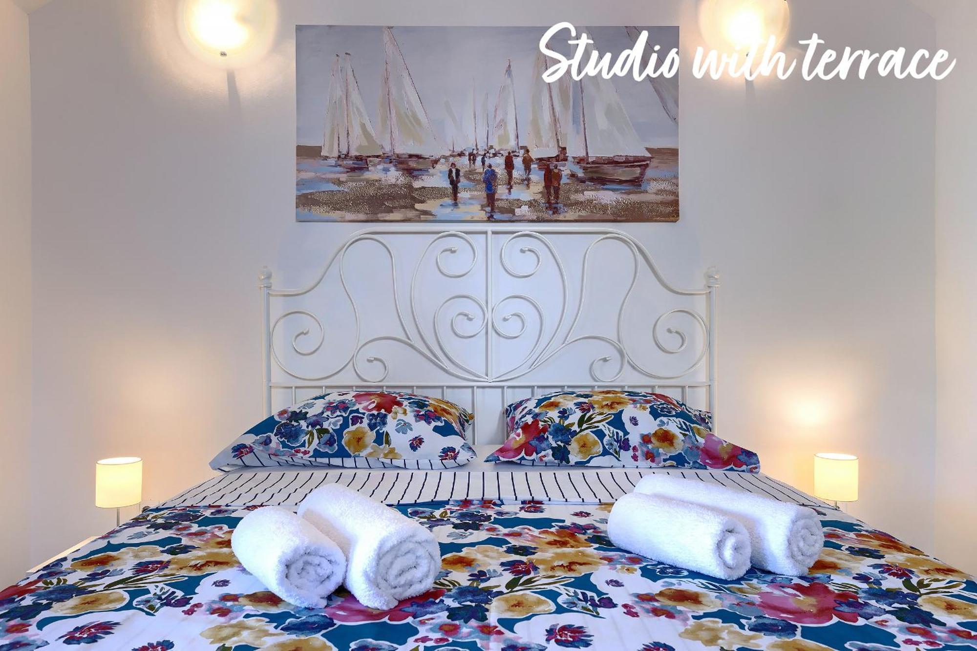 Studios Notte Sul Porto Rovinj Exterior photo